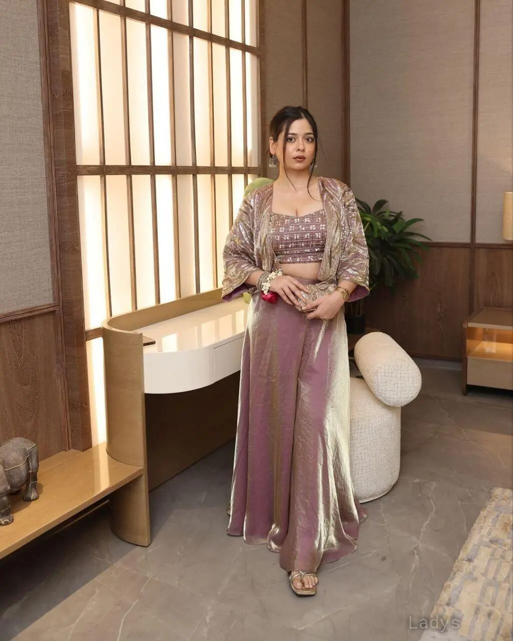 Naina, 23 years beautiful nude Surat escorts girl, height 156 sm, Weight  kg