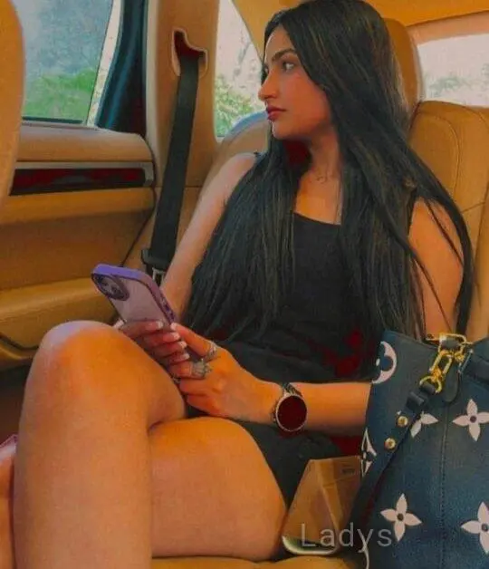 POOJA PATEL, 22 years beautiful nude Surat escorts girl, height 154 sm, Weight kg