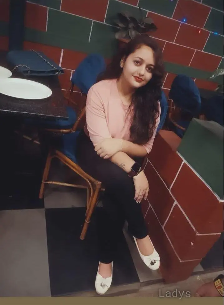 Ragini, 25 years beautiful nude Surat escorts girl, height 168 sm, Weight  kg