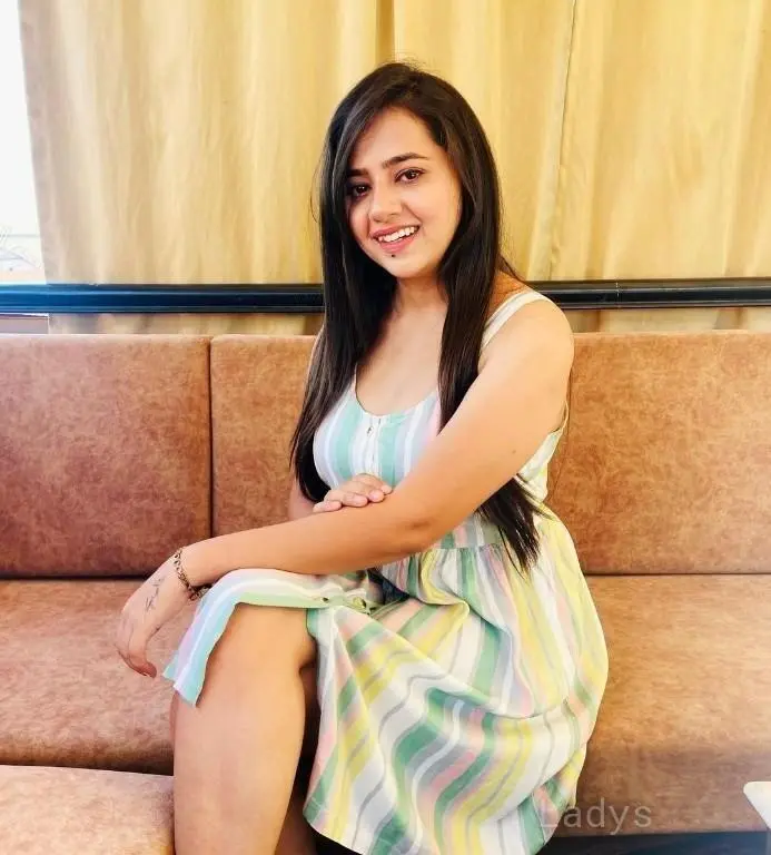 Sonali, 20 years beautiful nude Surat escorts girl, height 153 sm, Weight  kg