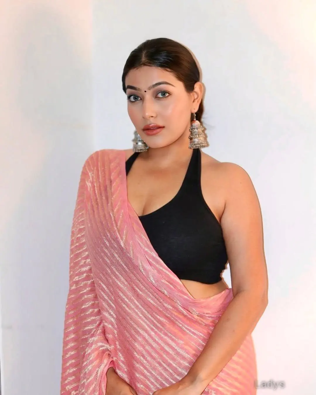 Yadav, 22 years beautiful nude Surat escorts girl, height 154 sm, Weight  kg