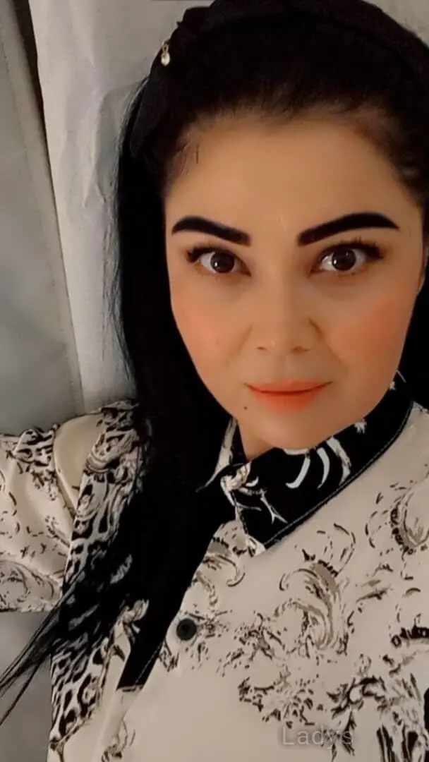 Erika,  years old Surrey escort girl with big tits, height  sm, Weight  kg