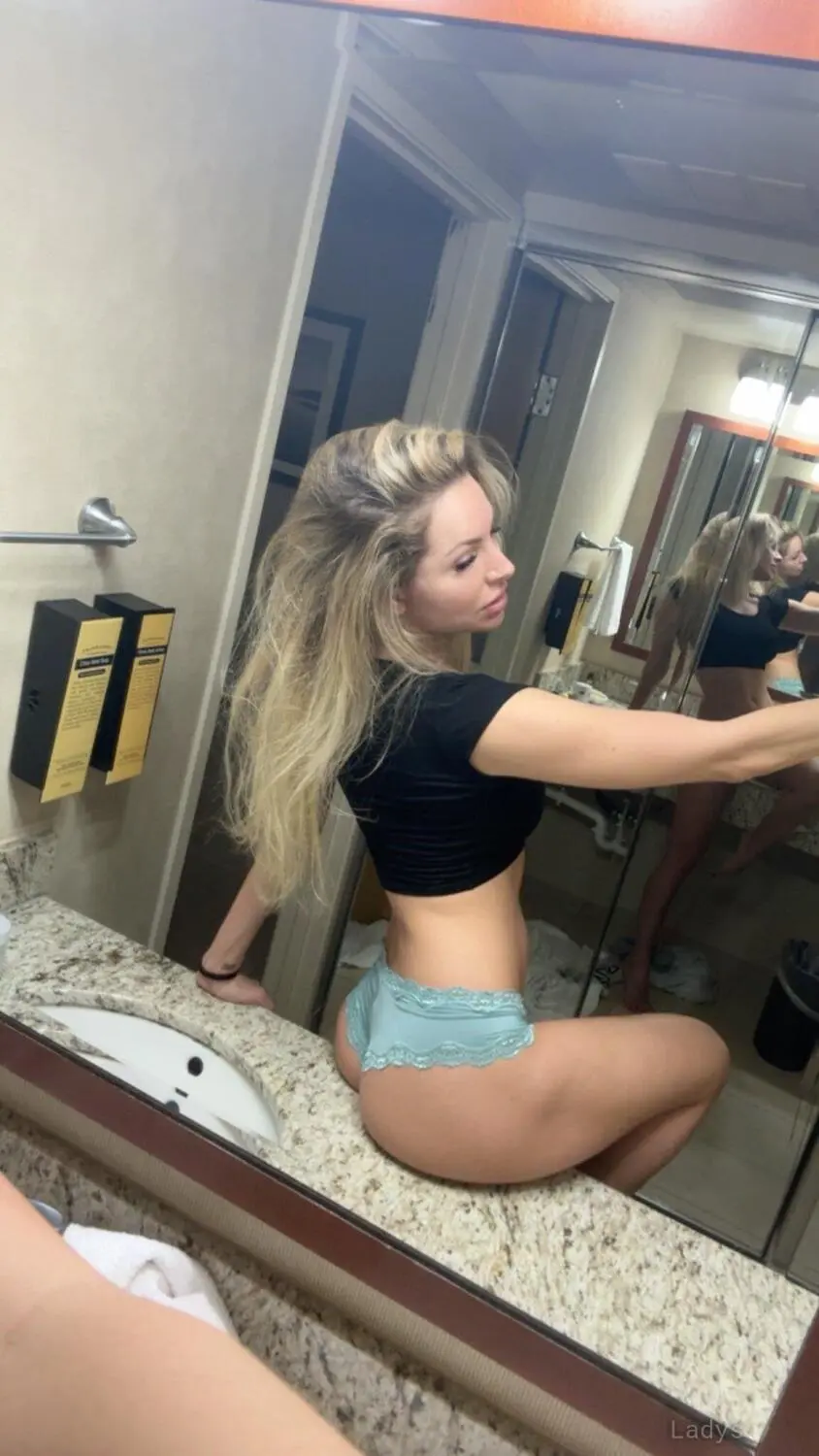 HOT FUCK CUM HARD  (available), 27 years beautiful nude Sydney escorts girl, height 172 sm, Weight 70 kg
