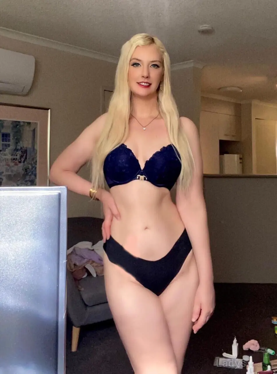Jenni Sye, 24 years beautiful nude Sydney escorts girl, height 175 sm, Weight 59 kg