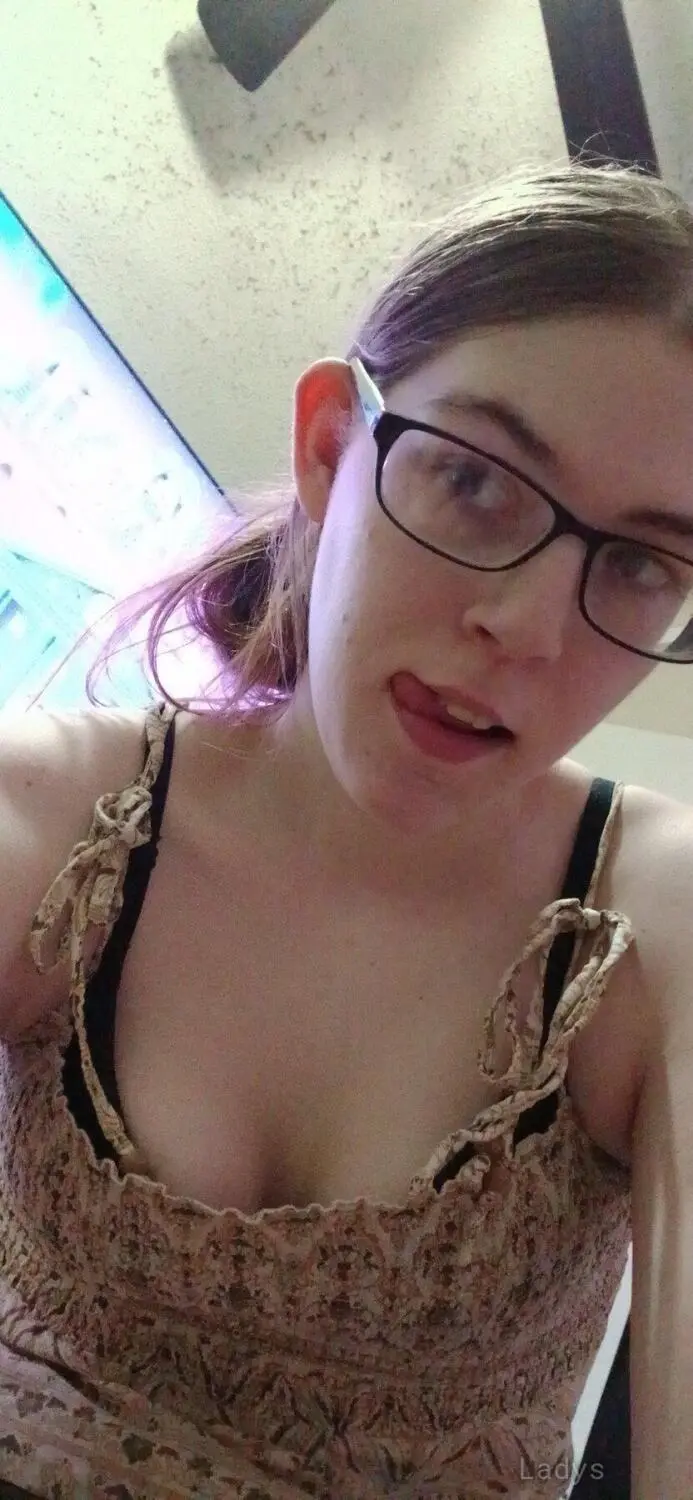 Isna, 25 years old Taif escort girl with big tits, height 168 sm, Weight kg