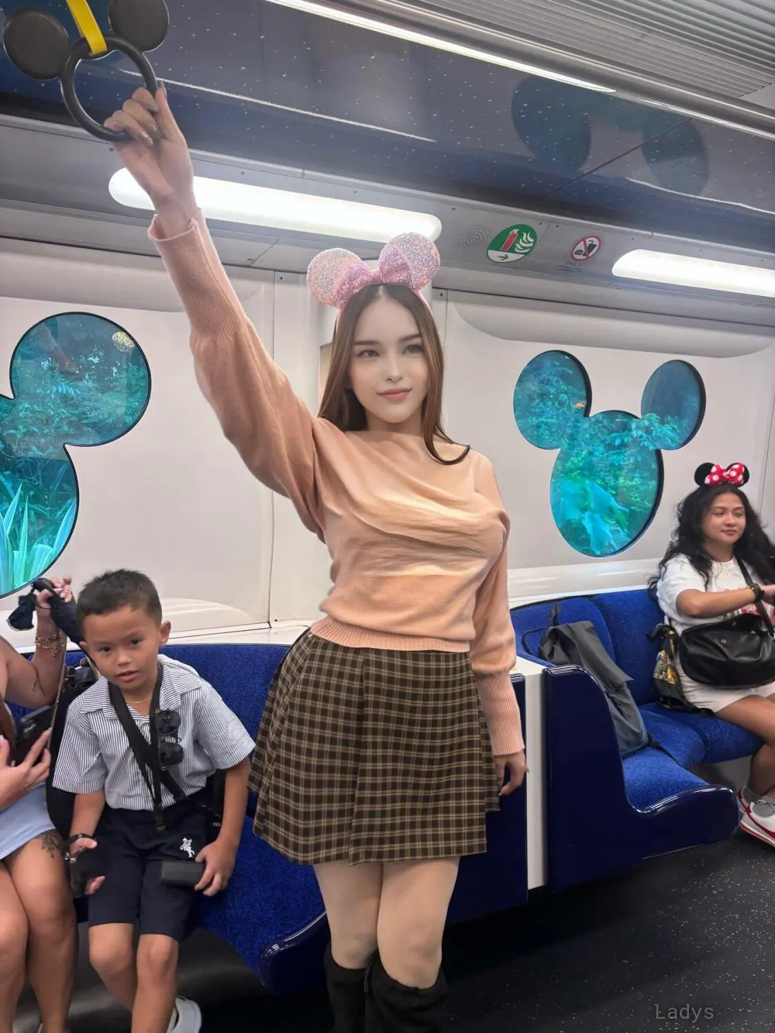 Camille, 20 years old Taipei escort girl with big tits, height 160 sm, Weight kg