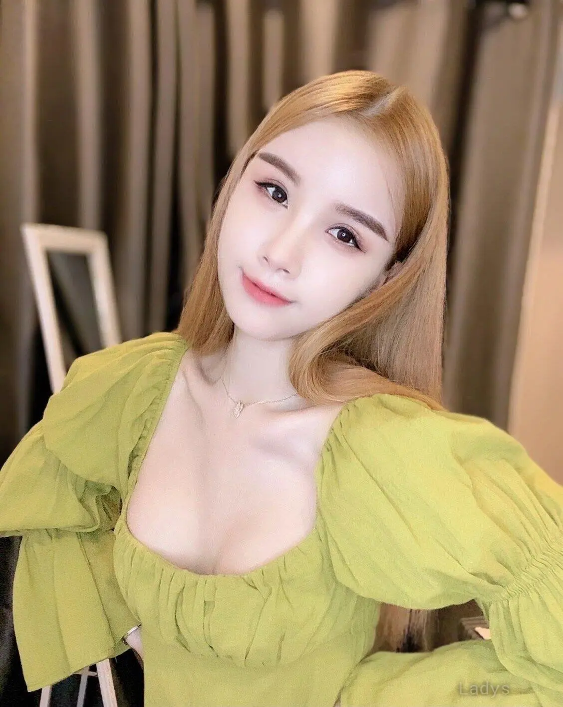 Emily, 23 years old Taipei escort girl with big tits, height 165 sm, Weight  kg