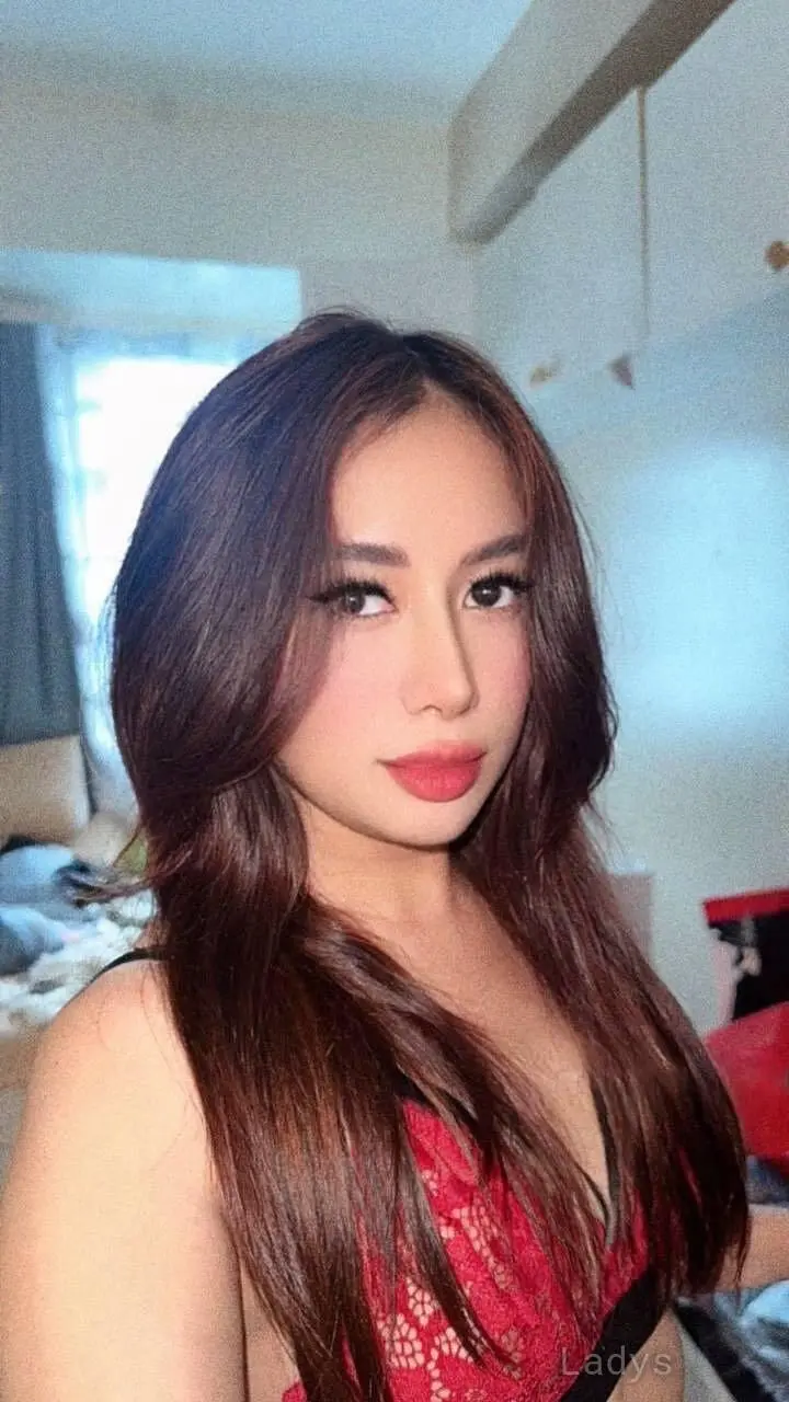 Roxanne, 23 years old Taipei escort girl with big tits, height 157 sm, Weight kg