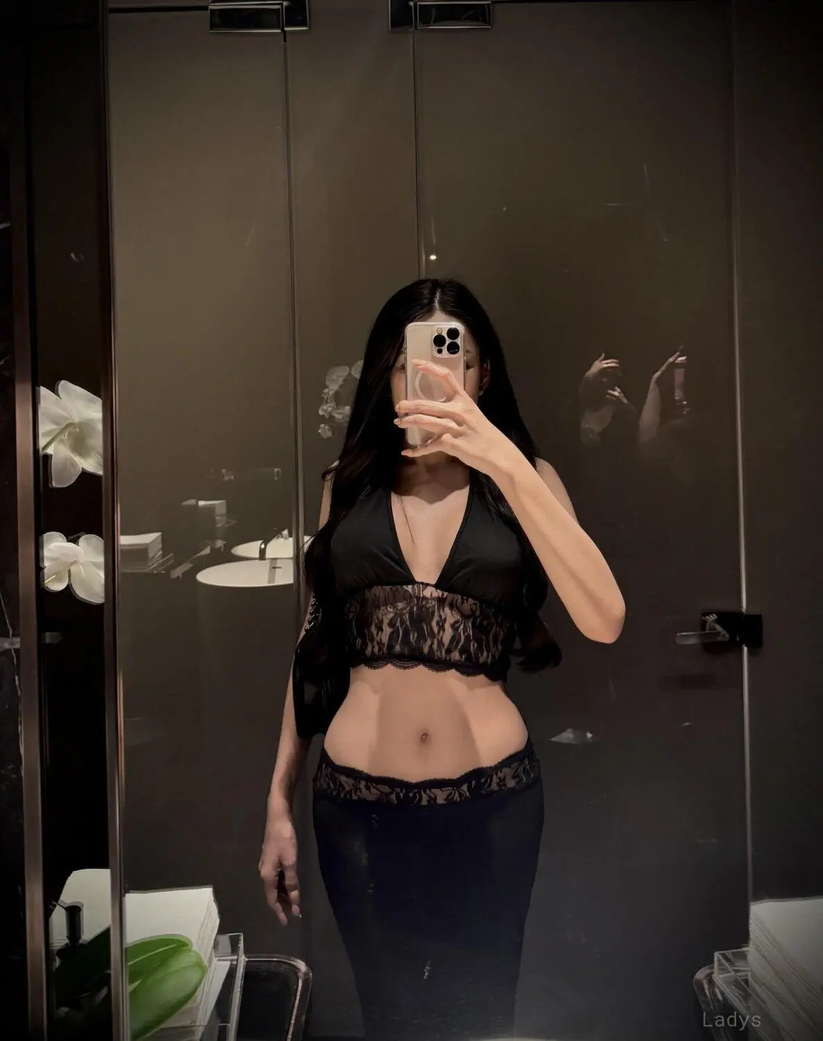Arina, 22 years beautiful nude Taipei escorts girl, height 154 sm, Weight kg