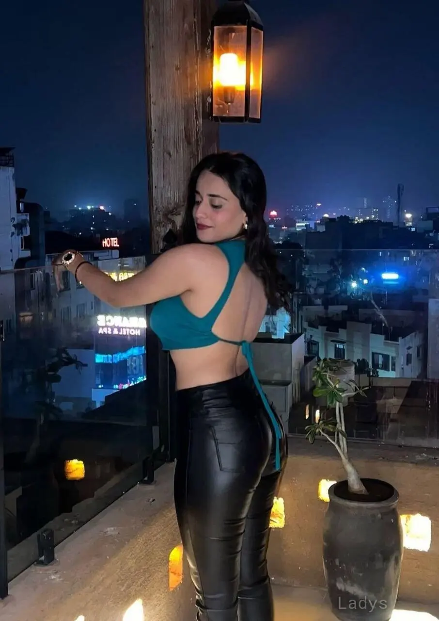 Ayushi, 23 years beautiful nude Taipei escorts girl, height 154 sm, Weight kg