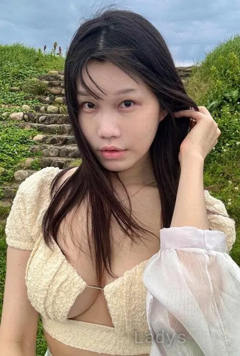 Gracie, 28 years beautiful nude Taipei escorts girl, height 173 sm, Weight 56 kg