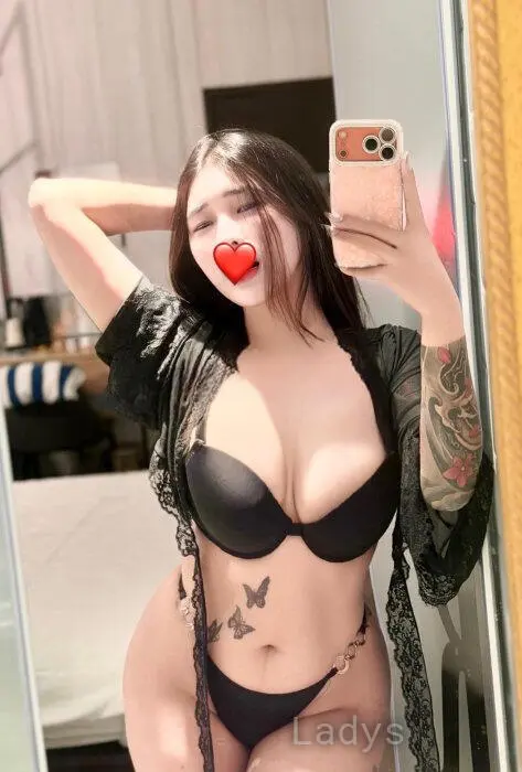 Karina, 23 years beautiful nude Taipei escorts girl, height 163 sm, Weight 48 kg
