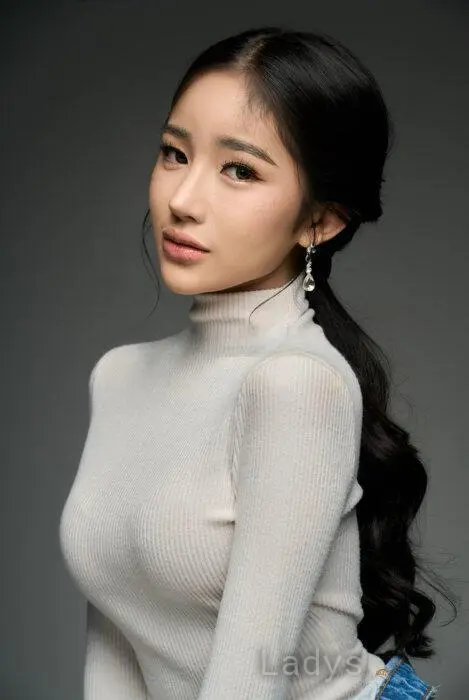 Kylie, 22 years beautiful nude Taipei escorts girl, height 154 sm, Weight 48 kg