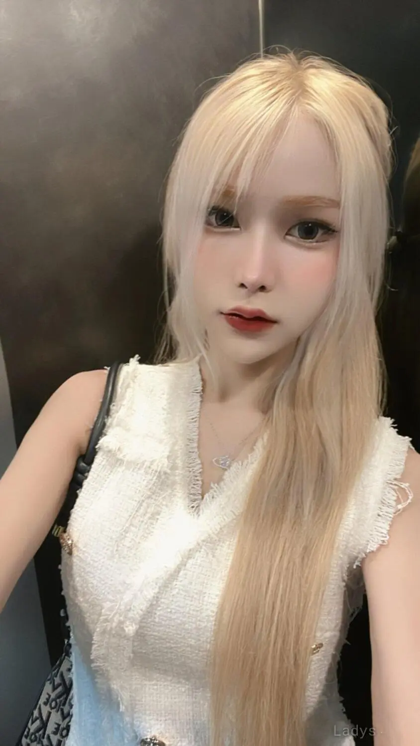 Nancy, 21 years beautiful nude Taipei escorts girl, height 166 sm, Weight kg