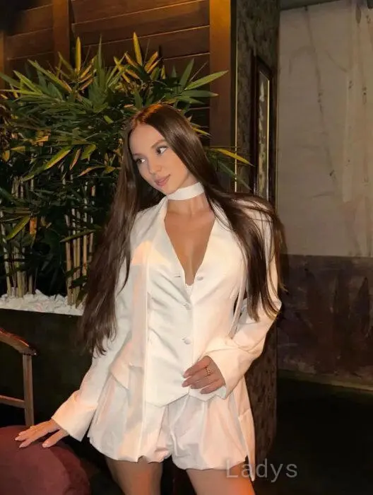 Lina, 27 years beautiful nude Tallinn escorts girl, height 160 sm, Weight 49 kg