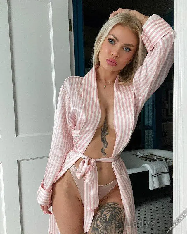 Michelle, 24 years beautiful nude Tallinn escorts girl, height 169 sm, Weight 42 kg