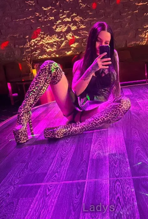 Pixie, 34 years beautiful nude Tallinn escorts girl, height 155 sm, Weight 52 kg
