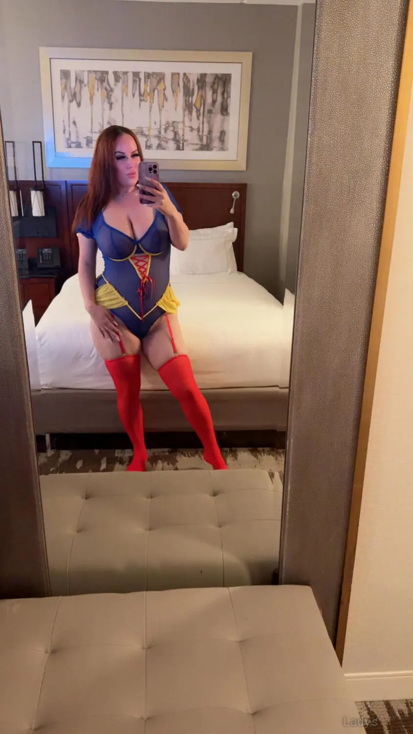 Natural Natalie, 35 years beautiful nude Tampa escorts girl, height 173 sm, Weight 68 kg