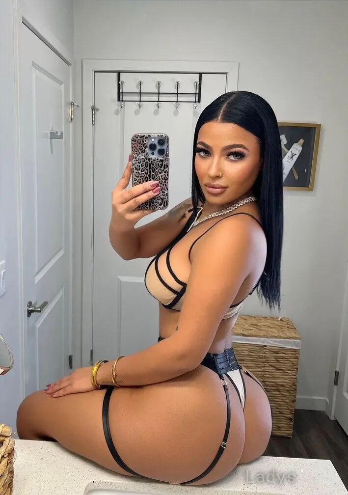 Olivia, 23 years beautiful nude Tampa escorts girl, height 158 sm, Weight 61 kg