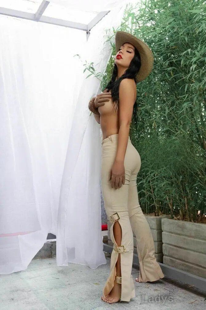 Viola, 23 years beautiful nude Tampa escorts girl, height 168 sm, Weight 60 kg