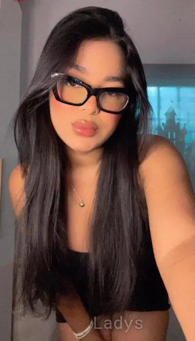Sara, 25 years old Tbilisi escort girl with big tits, height 165 sm, Weight 65 kg