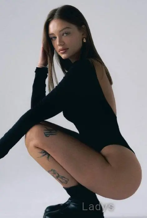 Melinda, 19 years beautiful nude Tbilisi escorts girl, height 168 sm, Weight 52 kg