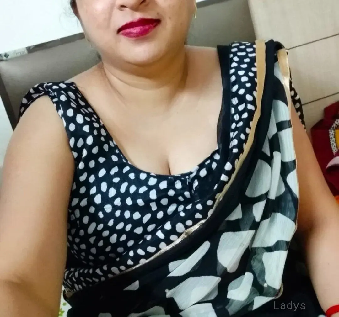 Kavya, 32 years old Thane escort girl with big tits, height 170 sm, Weight  kg