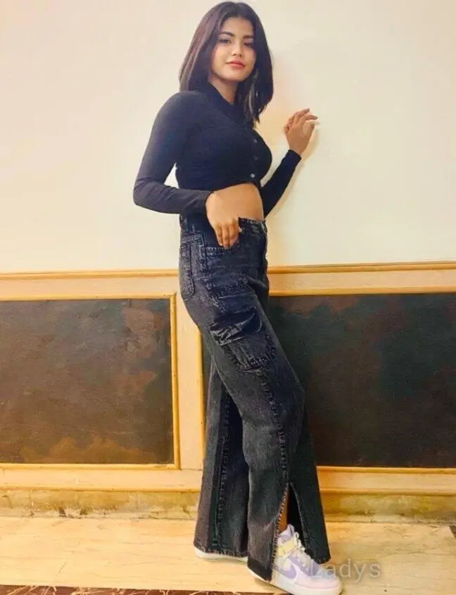 Kavya, 24 years old Thane escort girl with big tits, height 170 sm, Weight  kg