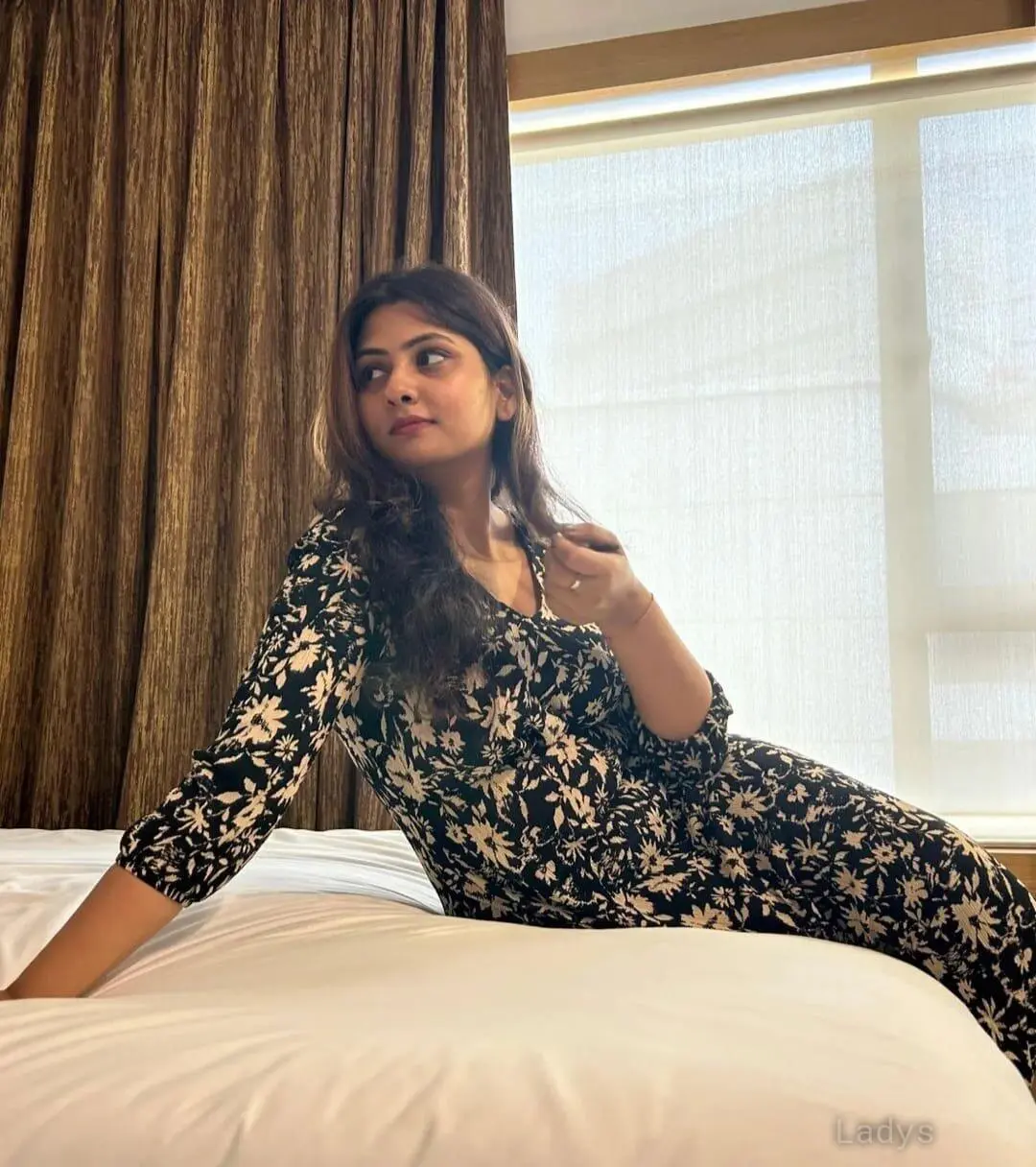 Riya, 21 years old Thane escort girl with big tits, height 168 sm, Weight kg