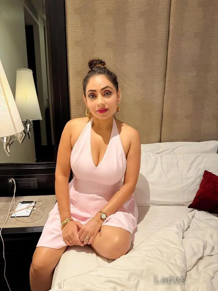 Yomiko, 21 years old Thane escort girl with big tits, height 170 sm, Weight kg