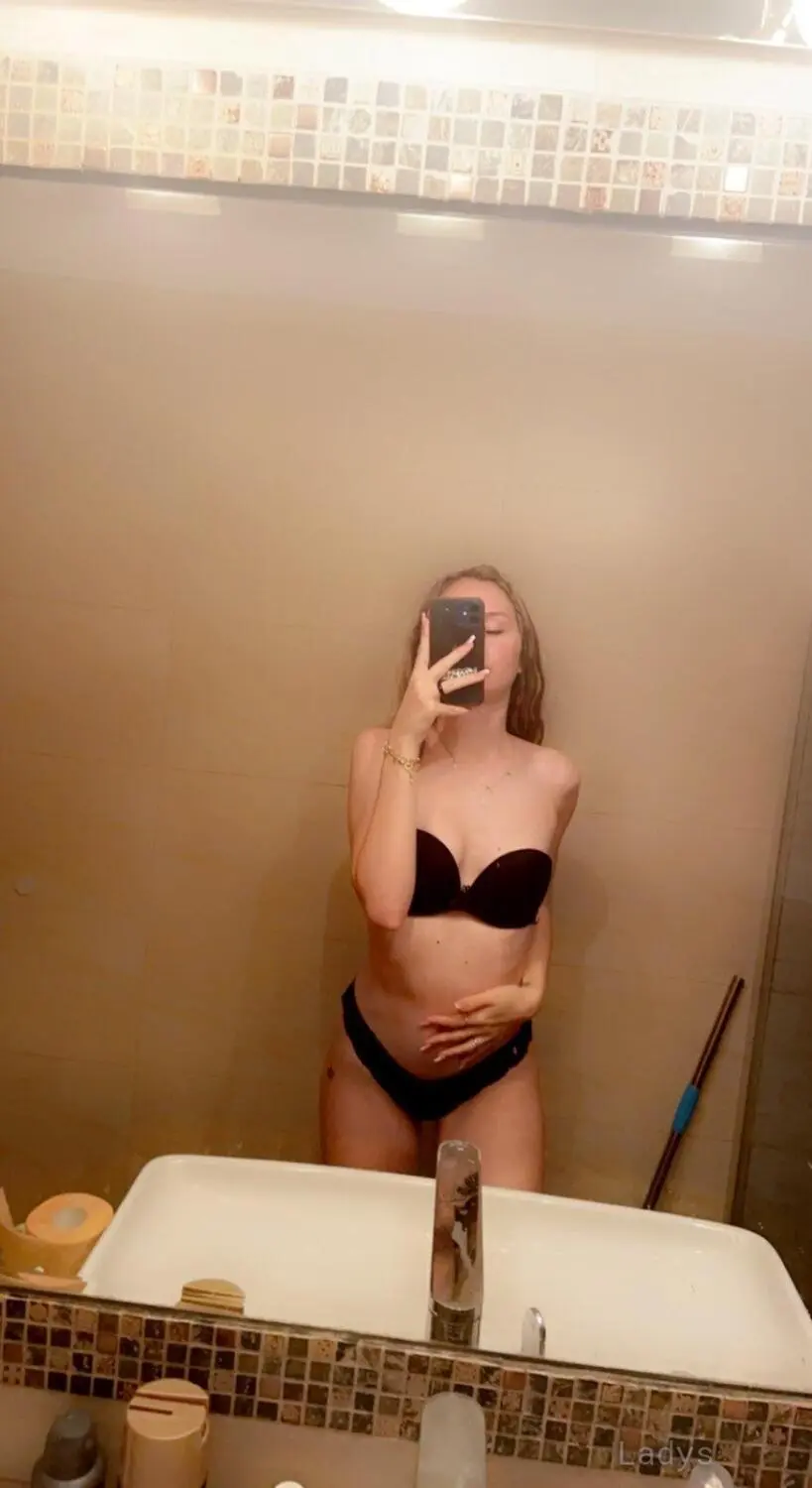 I am available for paid sex meetings, 26 years beautiful nude Thessaloniki escorts girl, height 126 sm, Weight 43 kg