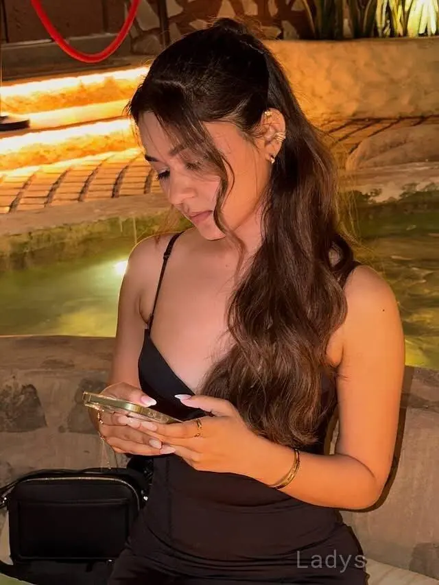 Kavya, years old Thiruvananthapuram escort girl with big tits, height sm, Weight kg