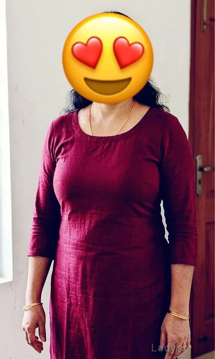 Latha, 25 years old Thiruvananthapuram escort girl with big tits, height  sm, Weight  kg