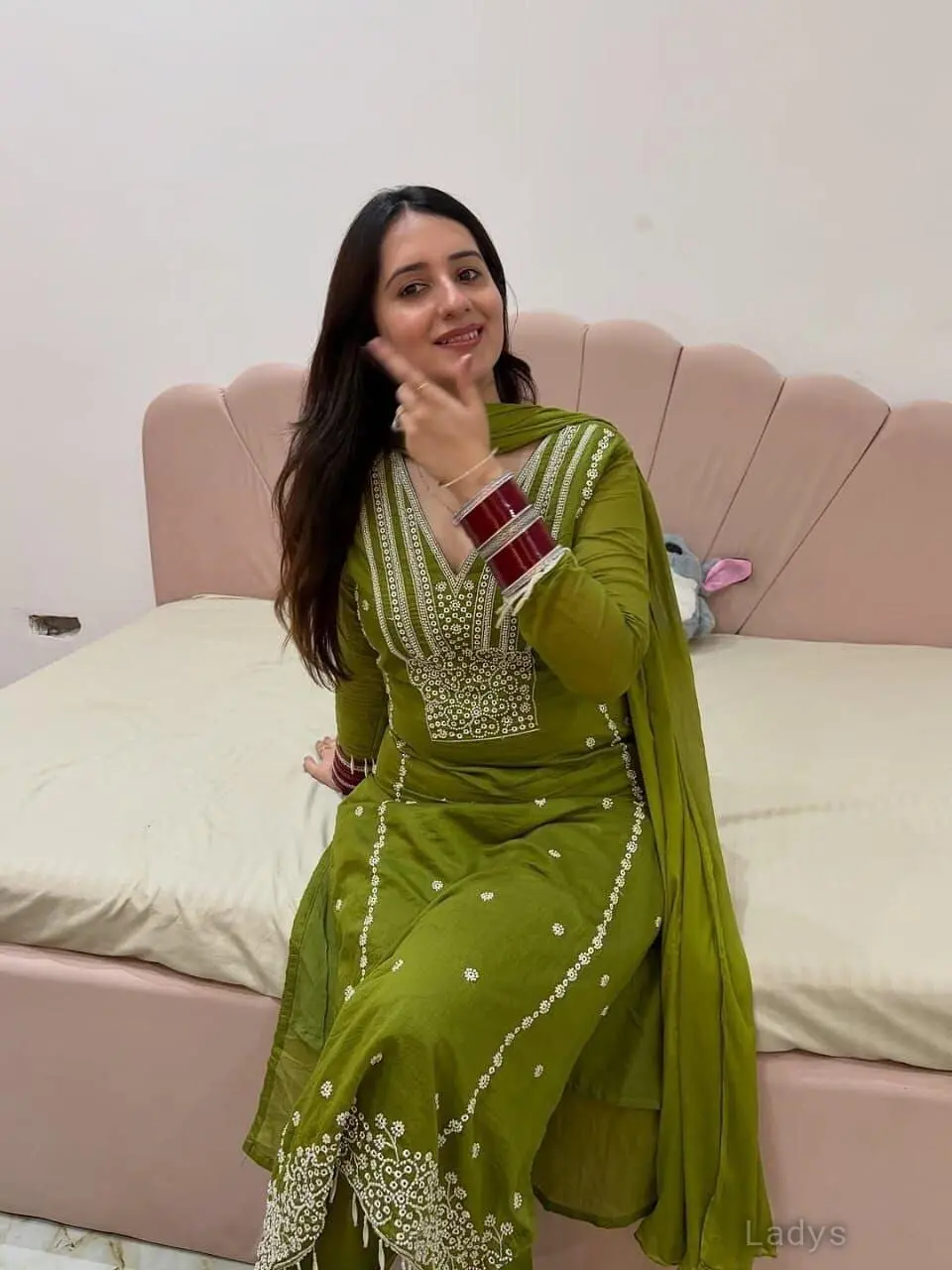 Meenakshi, 22 years beautiful nude Thiruvananthapuram escorts girl, height 170 sm, Weight kg