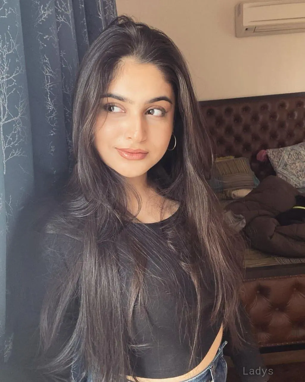 Victoria, 22 years beautiful nude Thiruvananthapuram escorts girl, height 154 sm, Weight kg