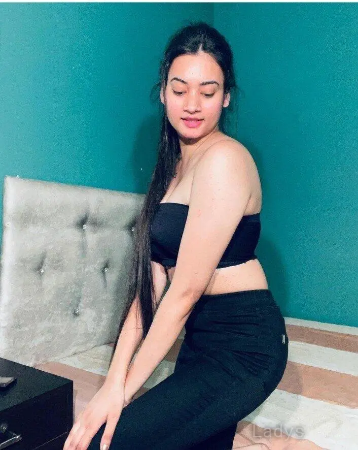 Anushka, 22 years old Thrissur escort girl with big tits, height 170 sm, Weight kg