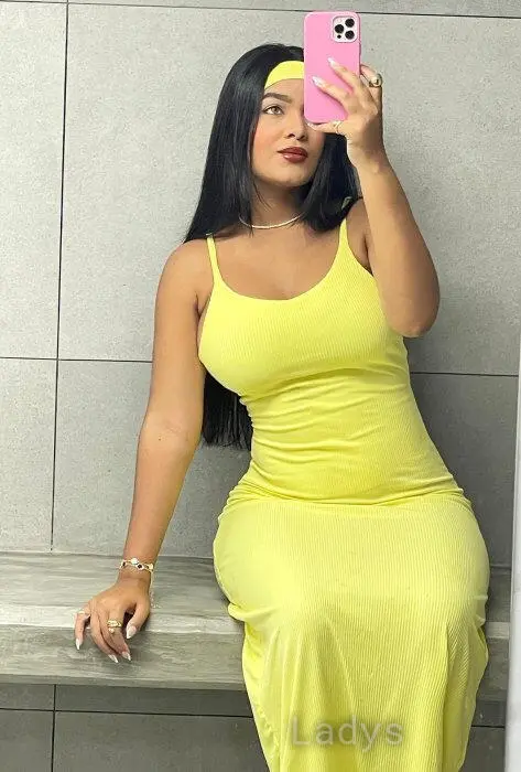 Daniela, 25 years old Tirana escort girl with big tits, height 164 sm, Weight 65 kg