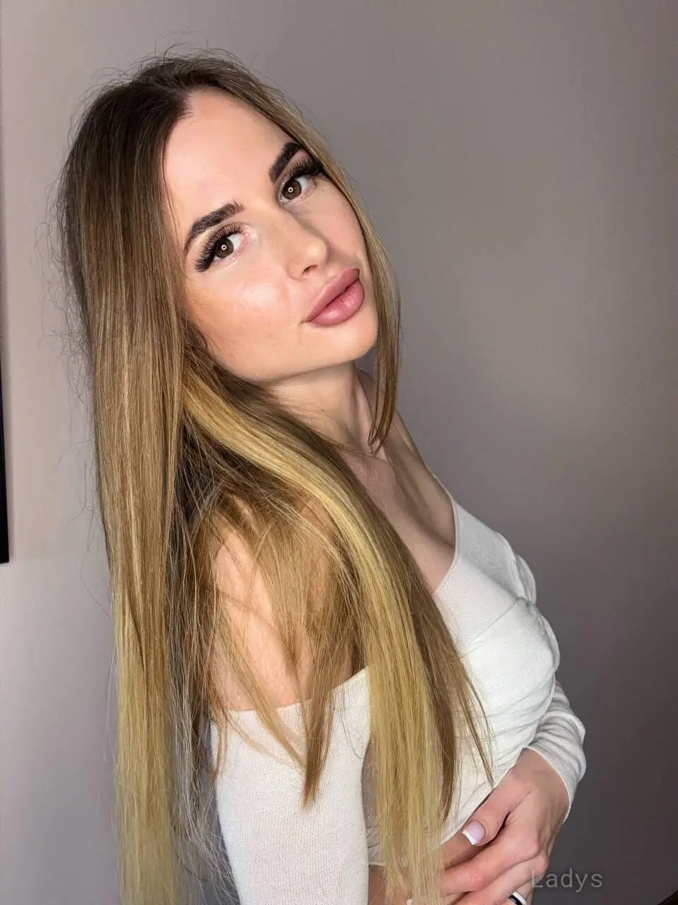 Anna, 23 years beautiful nude Tirana escorts girl, height 170 sm, Weight 54 kg
