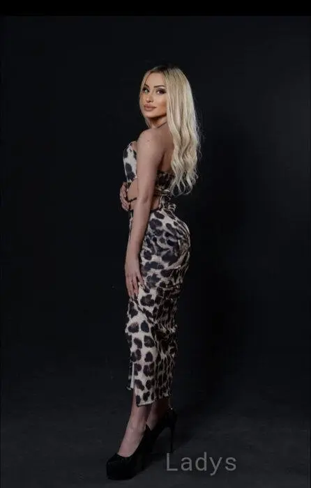 Kisa, 25 years beautiful nude Tirana escorts girl, height 172 sm, Weight 51 kg