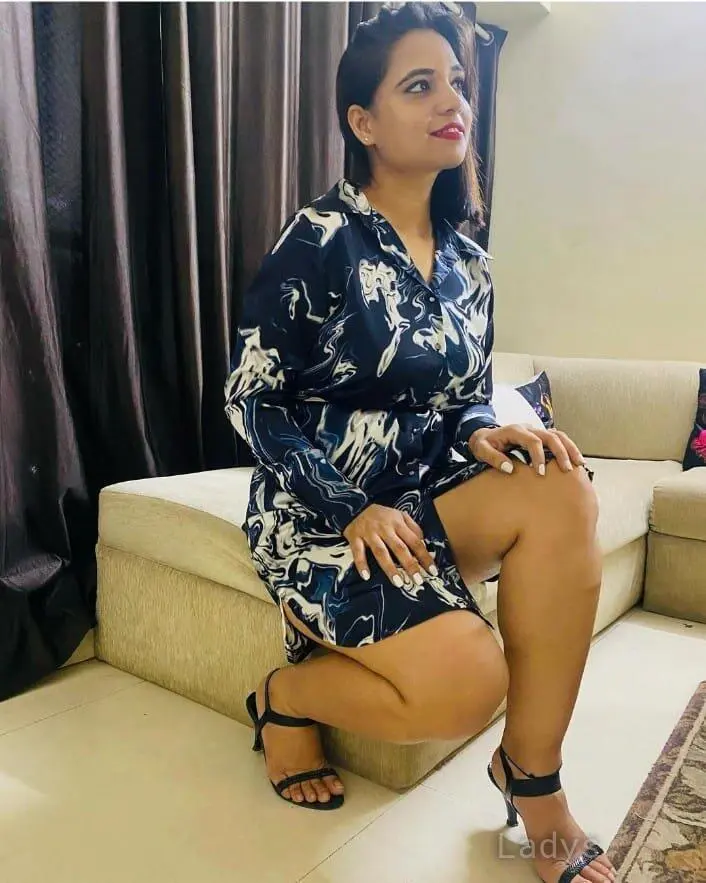 Lisa, 22 years old Tirupati escort girl with big tits, height 154 sm, Weight  kg