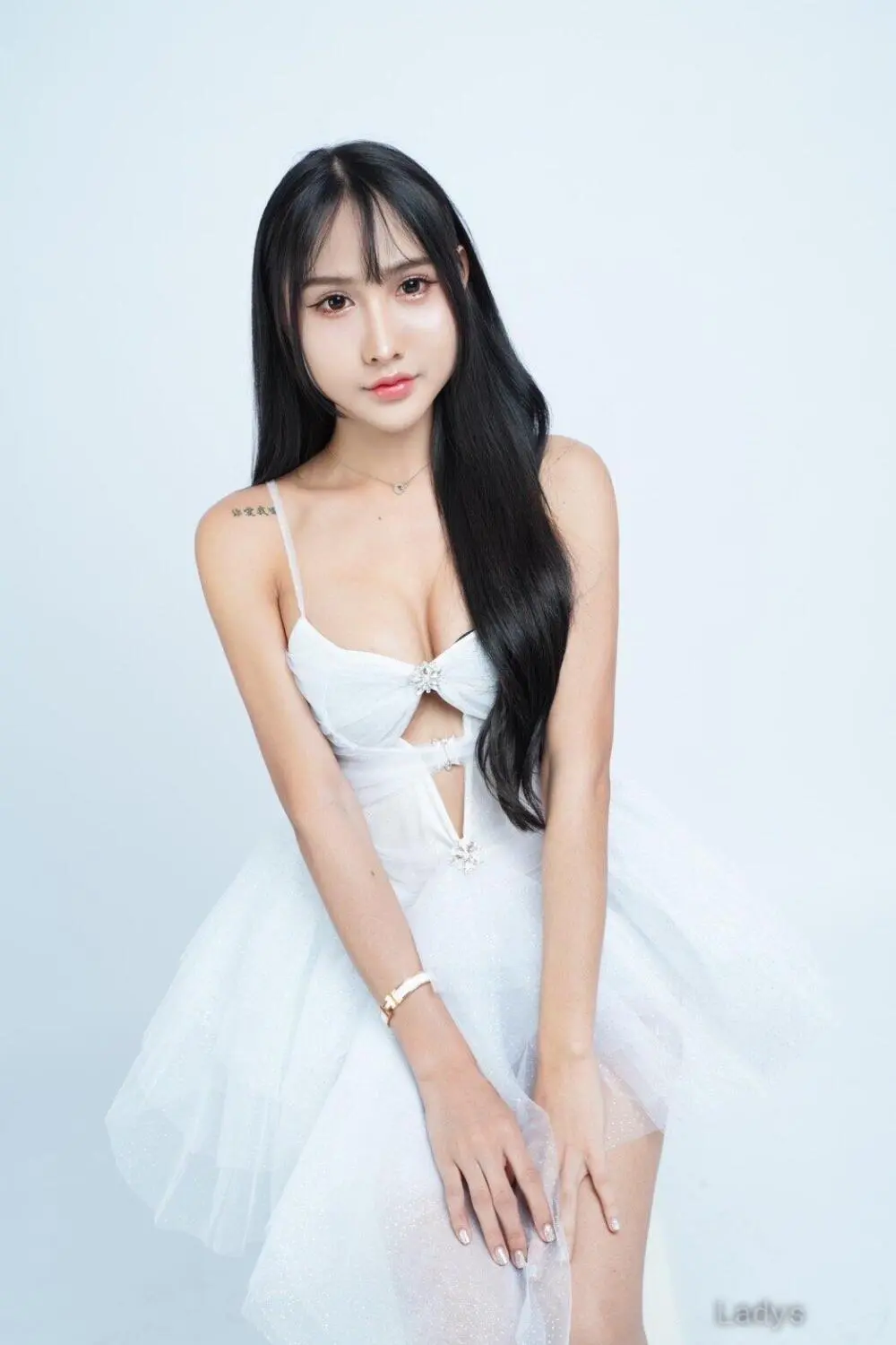 Lisa, 23 years old Táizhōng escort girl with big tits, height 165 sm, Weight  kg