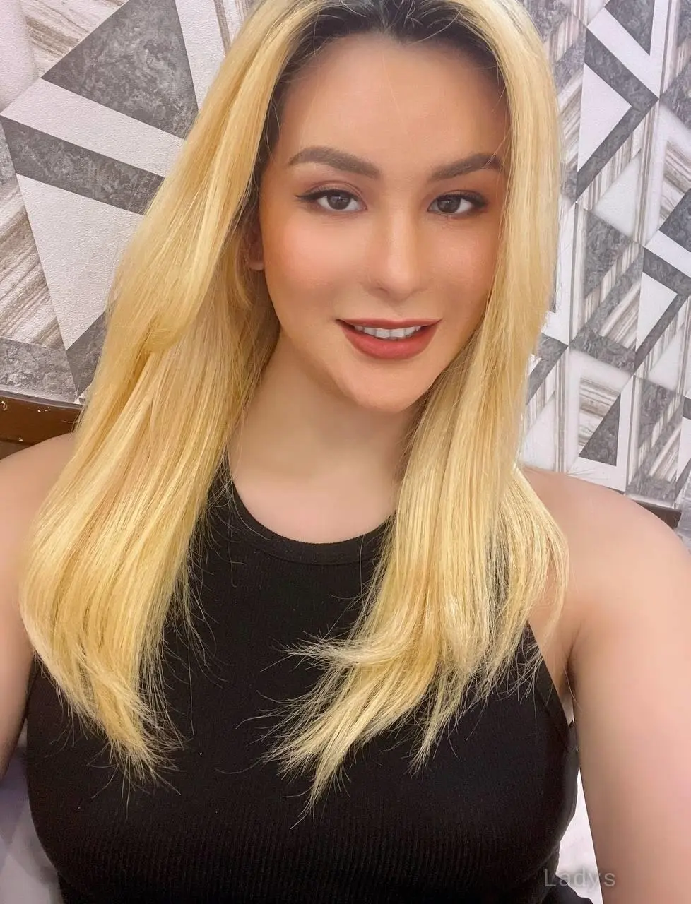 Yoj, 24 years old Táizhōng escort girl with big tits, height 168 sm, Weight kg