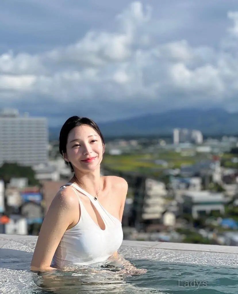 Rain, 22 years old Tokyo escort girl with big tits, height 165 sm, Weight kg