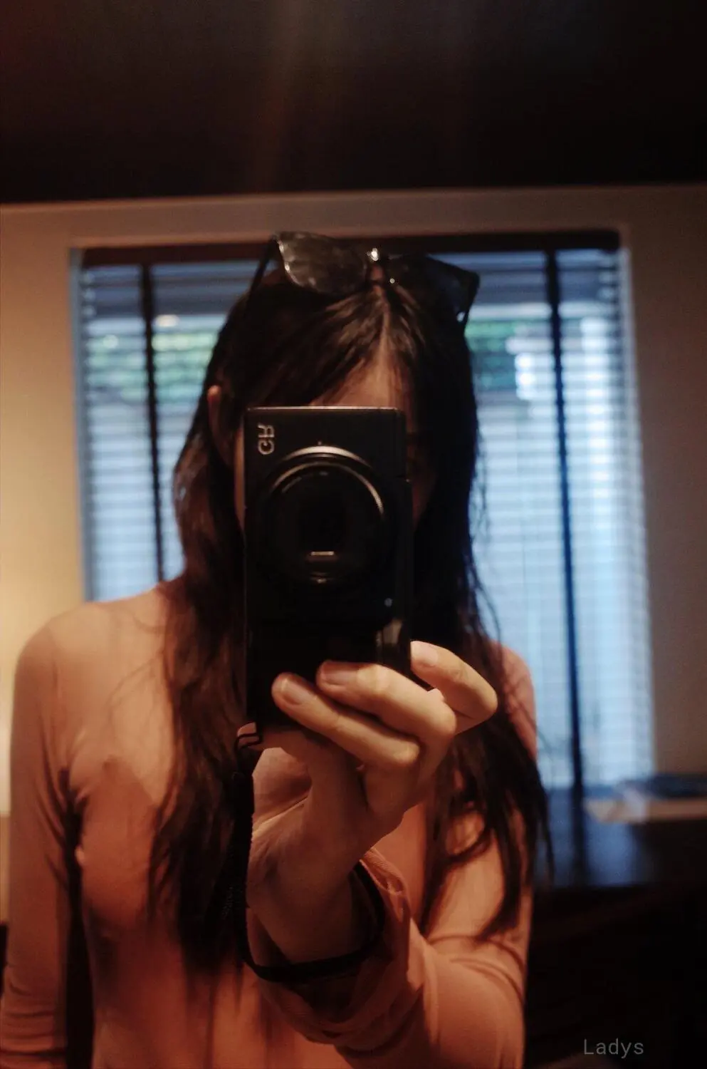 Vivian, 22 years old Tokyo escort girl with big tits, height 172 sm, Weight  kg