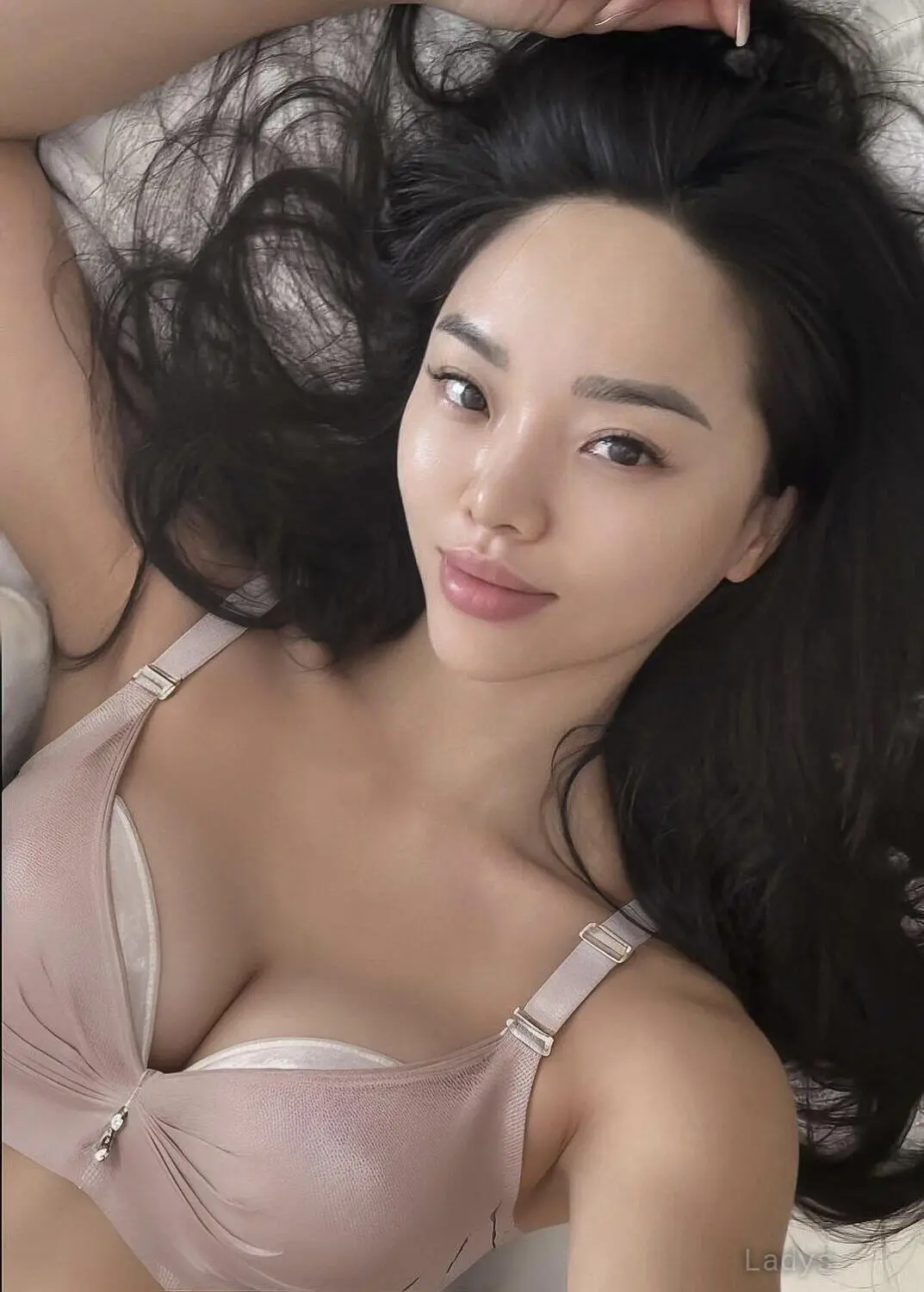 Lovely Hee, 24 years beautiful nude Tokyo escorts girl, height 166 sm, Weight kg