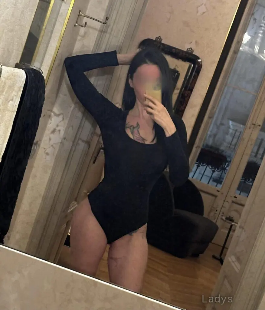 Alessia, 35 years beautiful nude Torino escorts girl, height 170 sm, Weight 57 kg