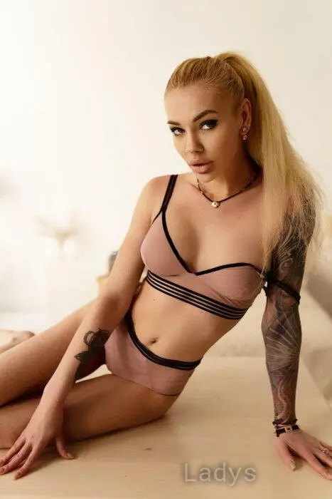 Marta, 28 years beautiful nude Torino escorts girl, height 171 sm, Weight 54 kg