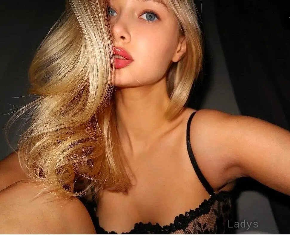 MARTA, 22 years beautiful nude Torino escorts girl, height 170 sm, Weight 55 kg