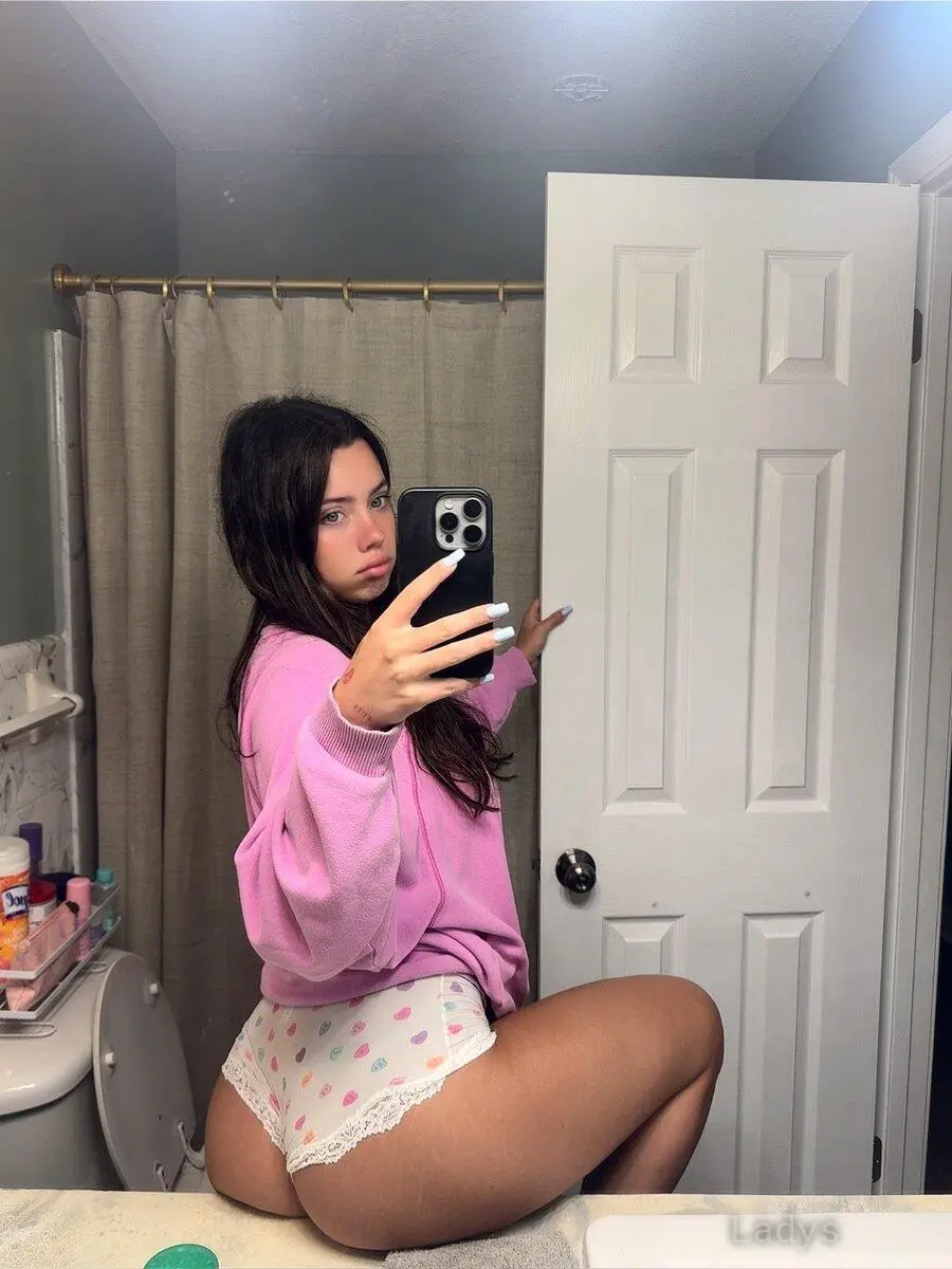 Eryne, 25 years old Toronto escort girl with big tits, height 164 sm, Weight 47 kg