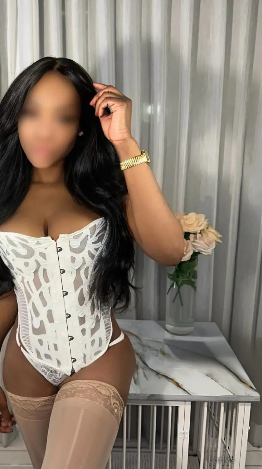 Katie, 27 years old Toronto escort girl with big tits, height 158 sm, Weight 57 kg